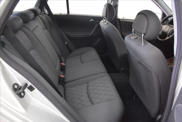 Mercedes-Benz Třídy C 1,8 i PRAVIDELNÝ SERVIS - foto 16