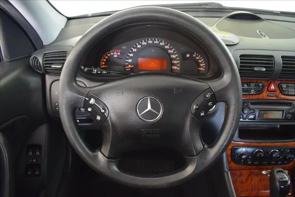 Mercedes-Benz Třídy C 1,8 i PRAVIDELNÝ SERVIS - foto 20