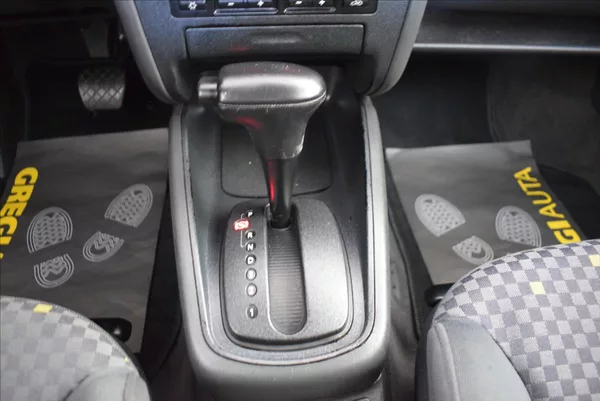 Audi A3 1,6 i AUTOMAT,PO STK - foto 18