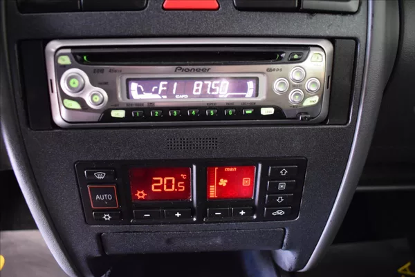 Audi A3 1,6 i AUTOMAT,PO STK - foto 19