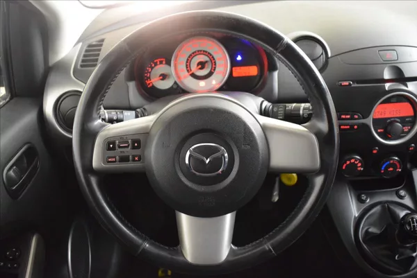Mazda 2 1,4 MZR-CD PO SERVISU,BEZ KORO - foto 16