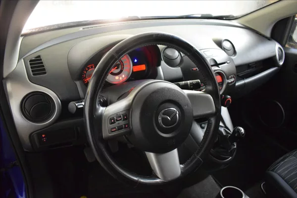 Mazda 2 1,4 MZR-CD PO SERVISU,BEZ KORO - foto 7