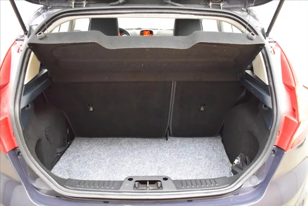 Ford Fiesta 1,6 TDCi SPORT - foto 12