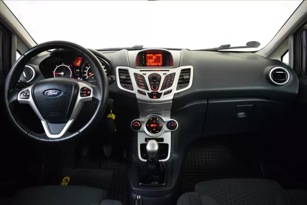 Ford Fiesta 1,6 TDCi SPORT - foto 13