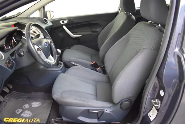 Ford Fiesta 1,6 TDCi SPORT - foto 8