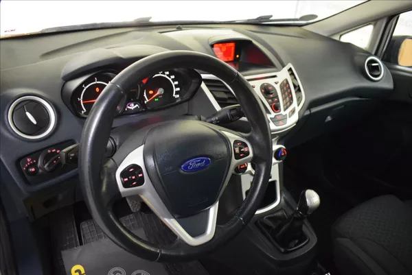 Ford Fiesta 1,6 TDCi SPORT - foto 9