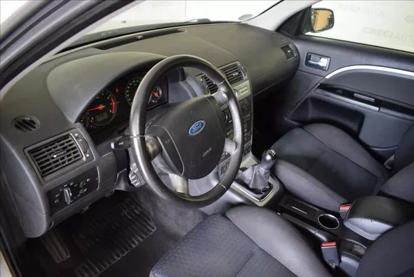 Ford Mondeo 1,8 i - foto 11