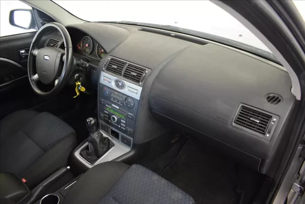 Ford Mondeo 1,8 i - foto 16