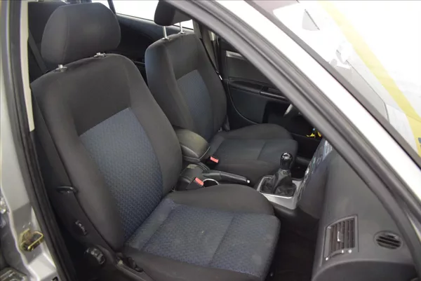 Ford Mondeo 1,8 i - foto 17