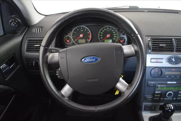 Ford Mondeo 1,8 i - foto 18