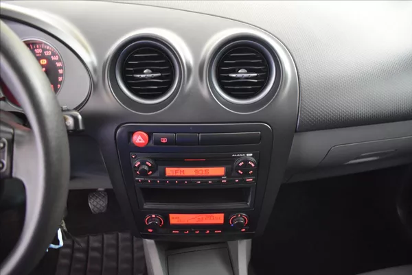 Seat Ibiza 1,4 i PO SERVISU,SUPER STAV - foto 16