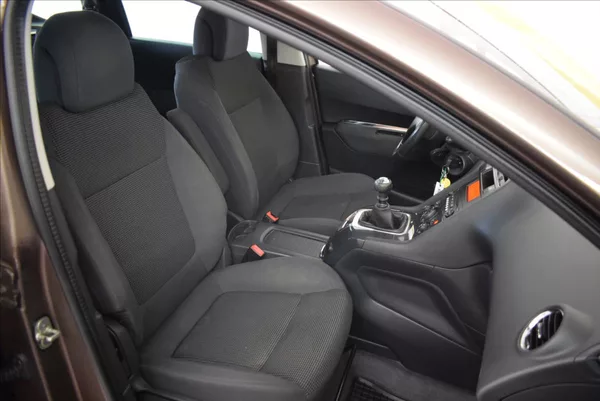 Peugeot 5008 1,6 HDi 1.MAJITEL,TOP STAV - foto 18