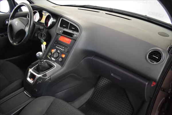 Peugeot 5008 1,6 HDi 1.MAJITEL,TOP STAV - foto 19