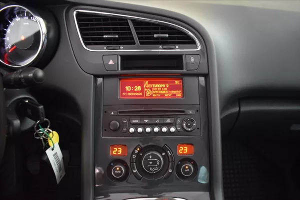 Peugeot 5008 1,6 HDi 1.MAJITEL,TOP STAV - foto 21