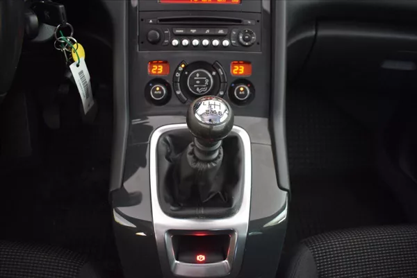 Peugeot 5008 1,6 HDi 1.MAJITEL,TOP STAV - foto 22