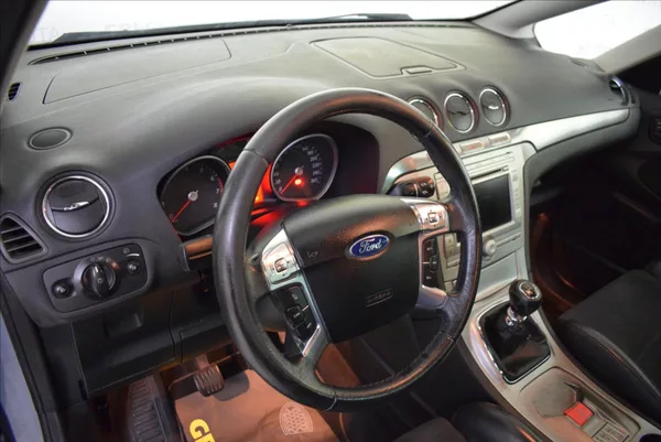 Ford S-MAX 2,5 i PLNÁ VÝBAVA - foto 10