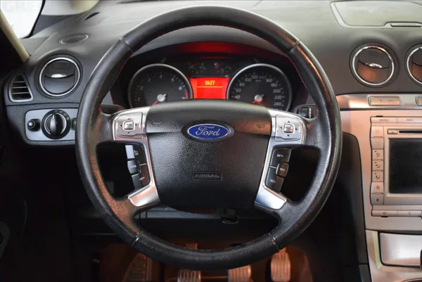 Ford S-MAX 2,5 i PLNÁ VÝBAVA - foto 17