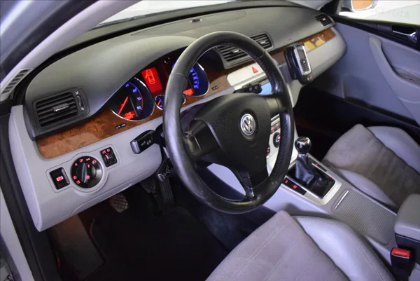 Volkswagen Passat 2,0 FSI HIGHLINE,PR.SERVIS - foto 13