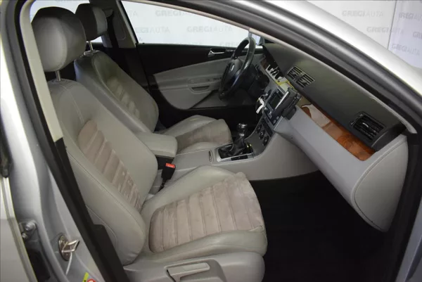 Volkswagen Passat 2,0 FSI HIGHLINE,PR.SERVIS - foto 18