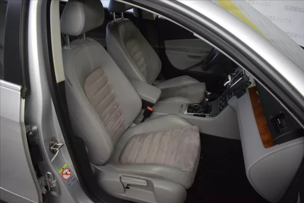 Volkswagen Passat 2,0 FSI HIGHLINE,PR.SERVIS - foto 20