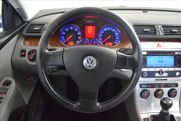Volkswagen Passat 2,0 FSI HIGHLINE,PR.SERVIS - foto 21