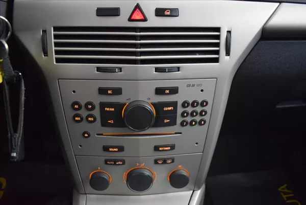 Opel Astra 1,6 i PO SERVISU,PO STK - foto 19