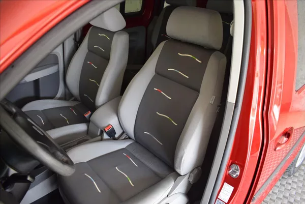 Volkswagen Caddy 1,4 i LIFE PO SERVISU,FAMILY - foto 9