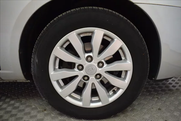 Kia Carens 1,6 CRDi SUPER STAV,PO STK - foto 9