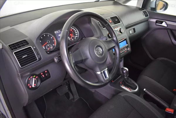 Volkswagen Touran 1,4 TSi PO SERVISU,7MÍST - foto 12