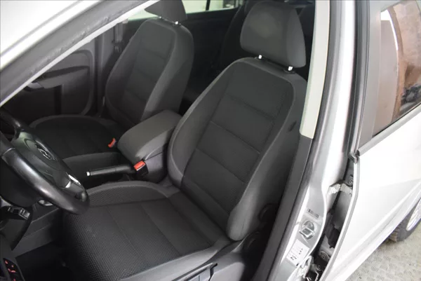 Volkswagen Touran 1,4 TSi PO SERVISU,7MÍST - foto 13