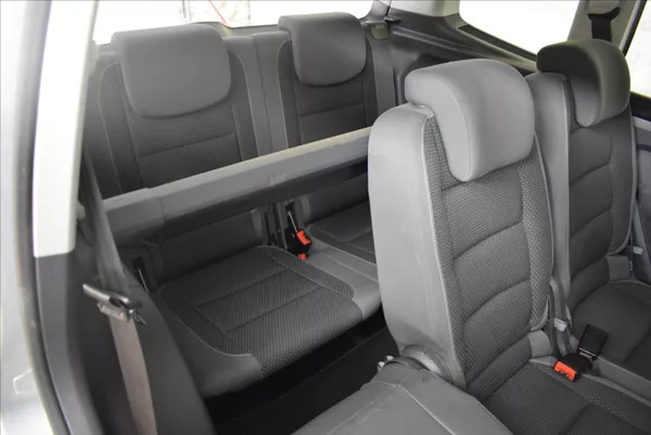Volkswagen Touran 1,4 TSi PO SERVISU,7MÍST - foto 16