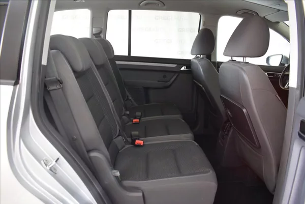 Volkswagen Touran 1,4 TSi PO SERVISU,7MÍST - foto 17