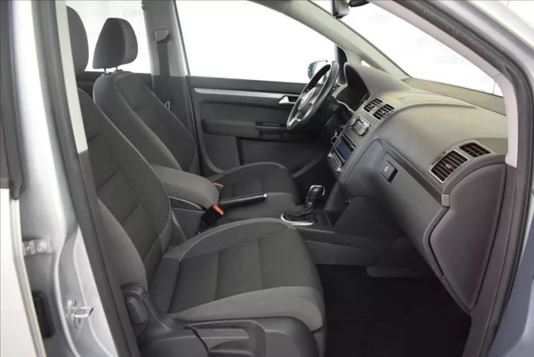 Volkswagen Touran 1,4 TSi PO SERVISU,7MÍST - foto 19