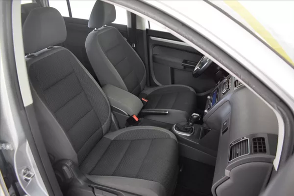 Volkswagen Touran 1,4 TSi PO SERVISU,7MÍST - foto 20
