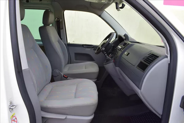 Volkswagen Transporter 2,5 TDi L2H2 5MÍST,PO STK - foto 16
