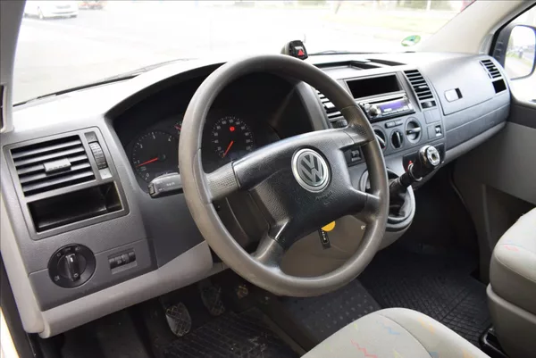 Volkswagen Transporter 2,5 TDi L2H2 5MÍST,PO STK - foto 18