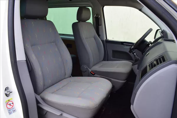 Volkswagen Transporter 2,5 TDi L2H2 5MÍST,PO STK - foto 20
