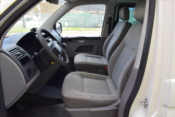 Volkswagen Transporter 2,5 TDi L2H2 5MÍST,PO STK - foto 21
