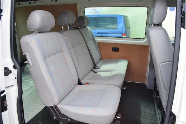 Volkswagen Transporter 2,5 TDi L2H2 5MÍST,PO STK - foto 5