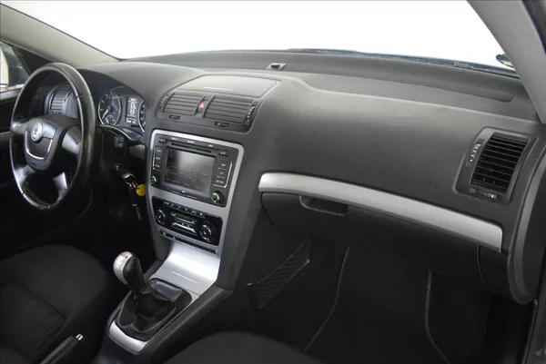 Škoda Octavia 1,8 TSi 4x4,PR.SERVIS - foto 20