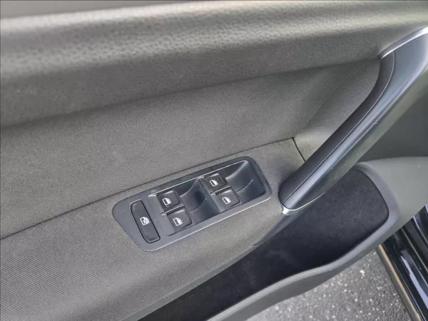 Volkswagen Golf Sportsvan 1,6 TDI 81KW Comfortline - foto 14