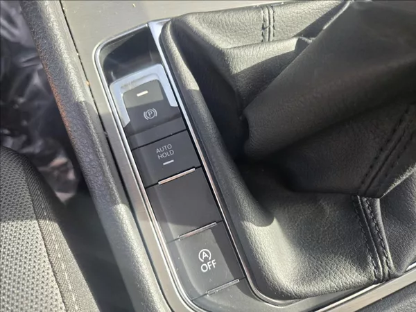 Volkswagen Golf Sportsvan 1,6 TDI 81KW Comfortline - foto 32