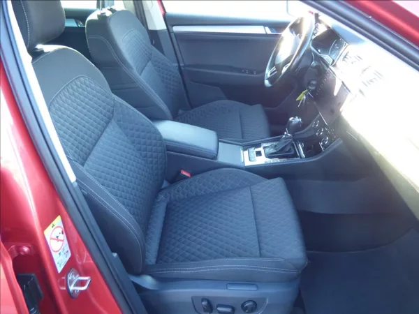 Škoda Superb 2,0 TDI DSG,Bi-Xenon,model 201 - foto 14