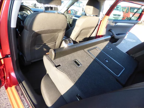 Škoda Superb 2,0 TDI DSG,Bi-Xenon,model 201 - foto 17