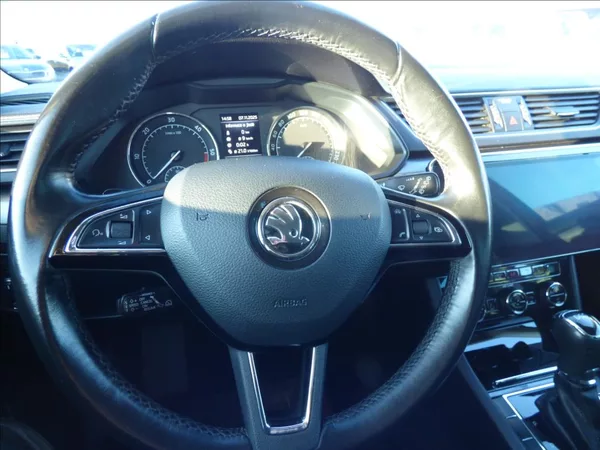 Škoda Superb 2,0 TDI DSG,Bi-Xenon,model 201 - foto 22