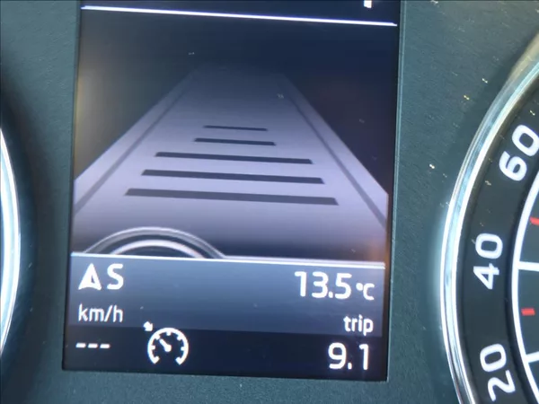 Škoda Superb 2,0 TDI DSG,Bi-Xenon,model 201 - foto 23