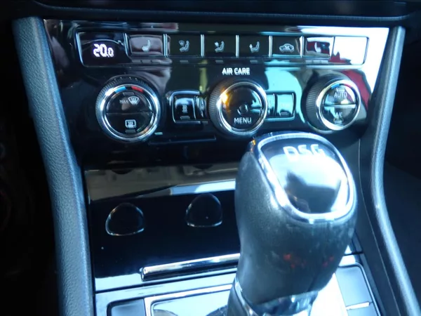 Škoda Superb 2,0 TDI DSG,Bi-Xenon,model 201 - foto 31