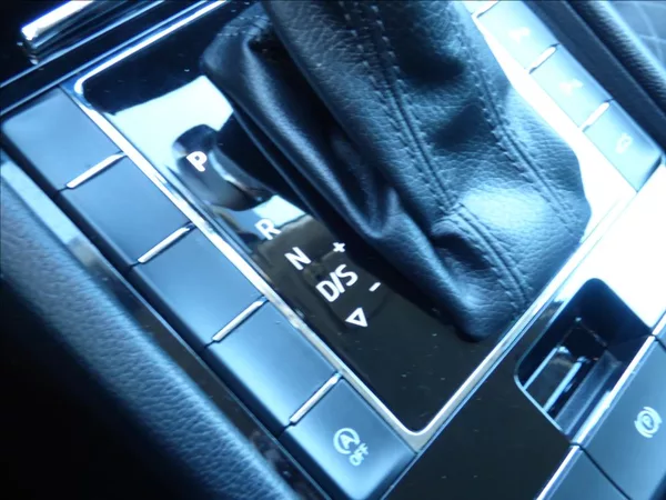 Škoda Superb 2,0 TDI DSG,Bi-Xenon,model 201 - foto 32