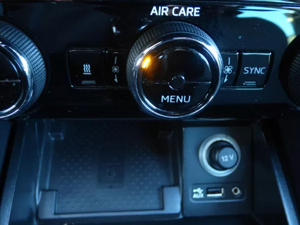 Škoda Superb 2,0 TDI DSG,Bi-Xenon,model 201 - foto 34