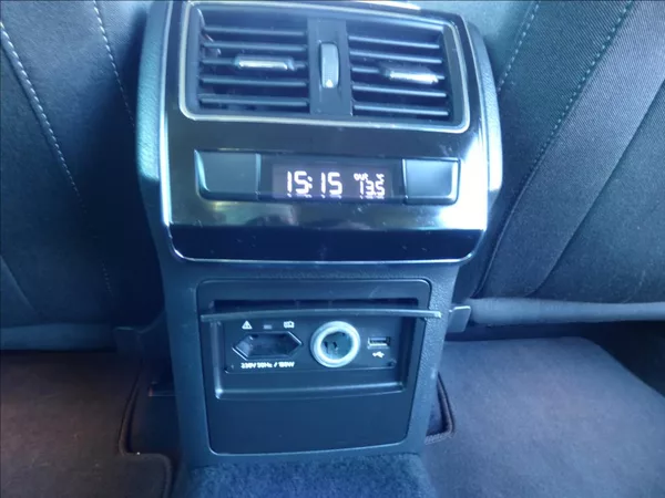 Škoda Superb 2,0 TDI DSG,Bi-Xenon,model 201 - foto 38
